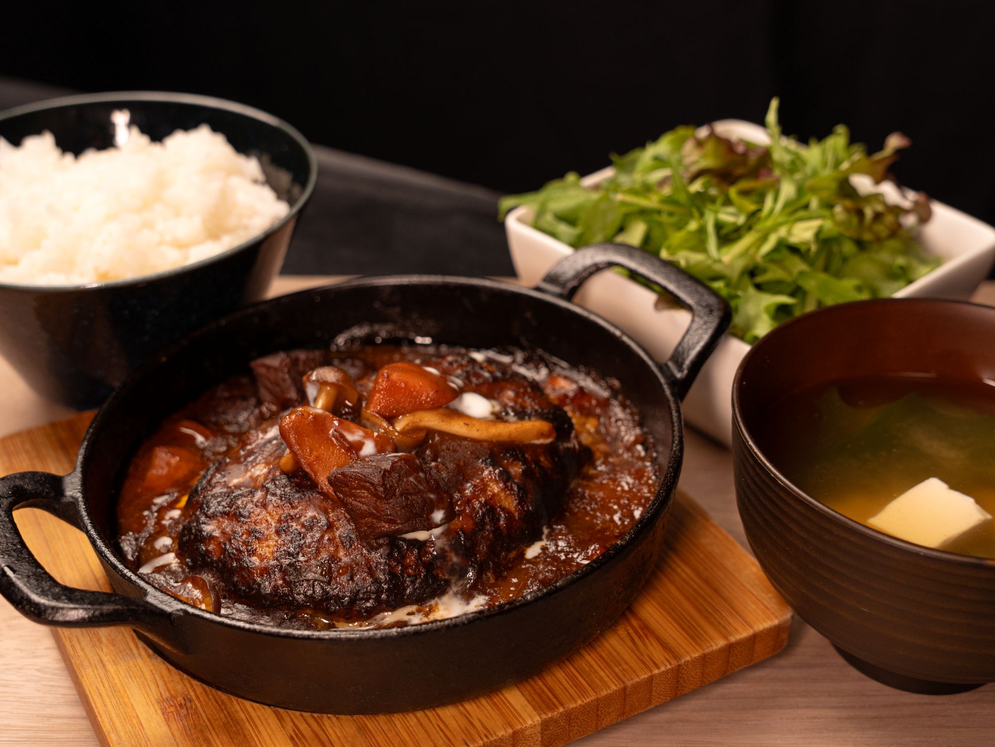 ビーフシチュー煮込みハンバーグランチセット